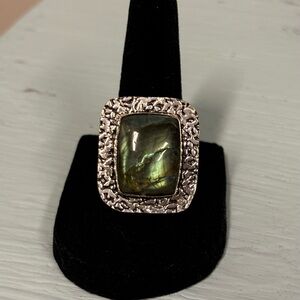 Beautiful Ring 💍 - size 8